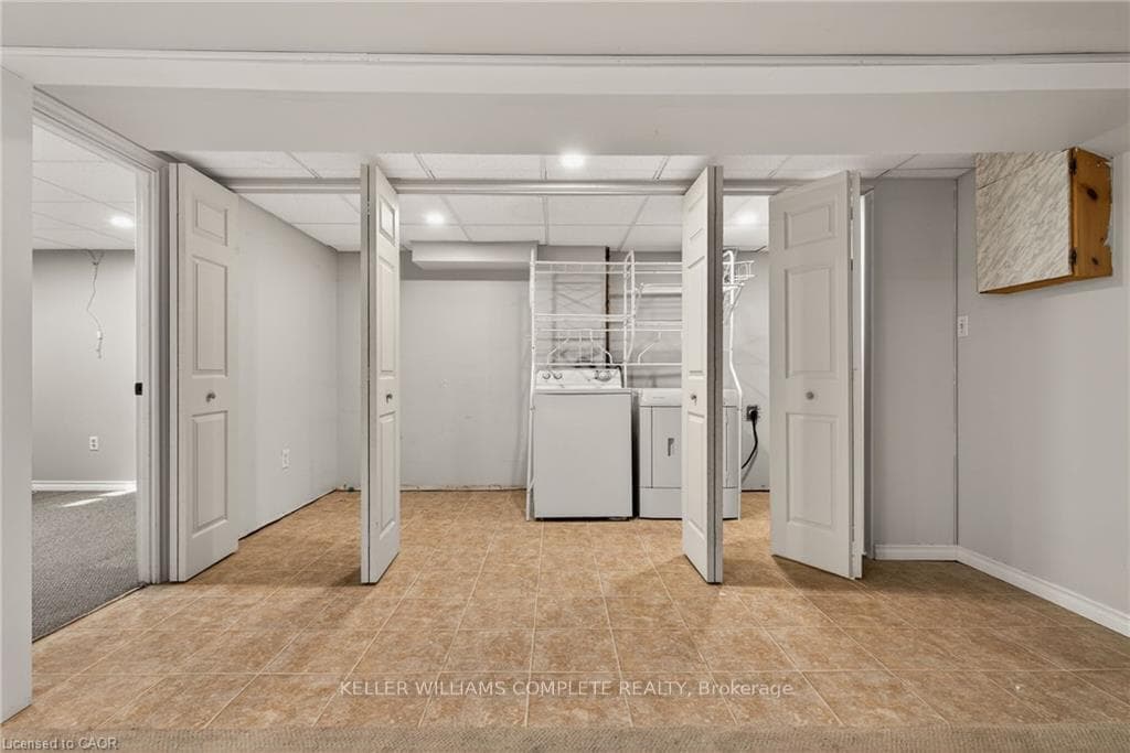 148 Huxley Avenue photo 33