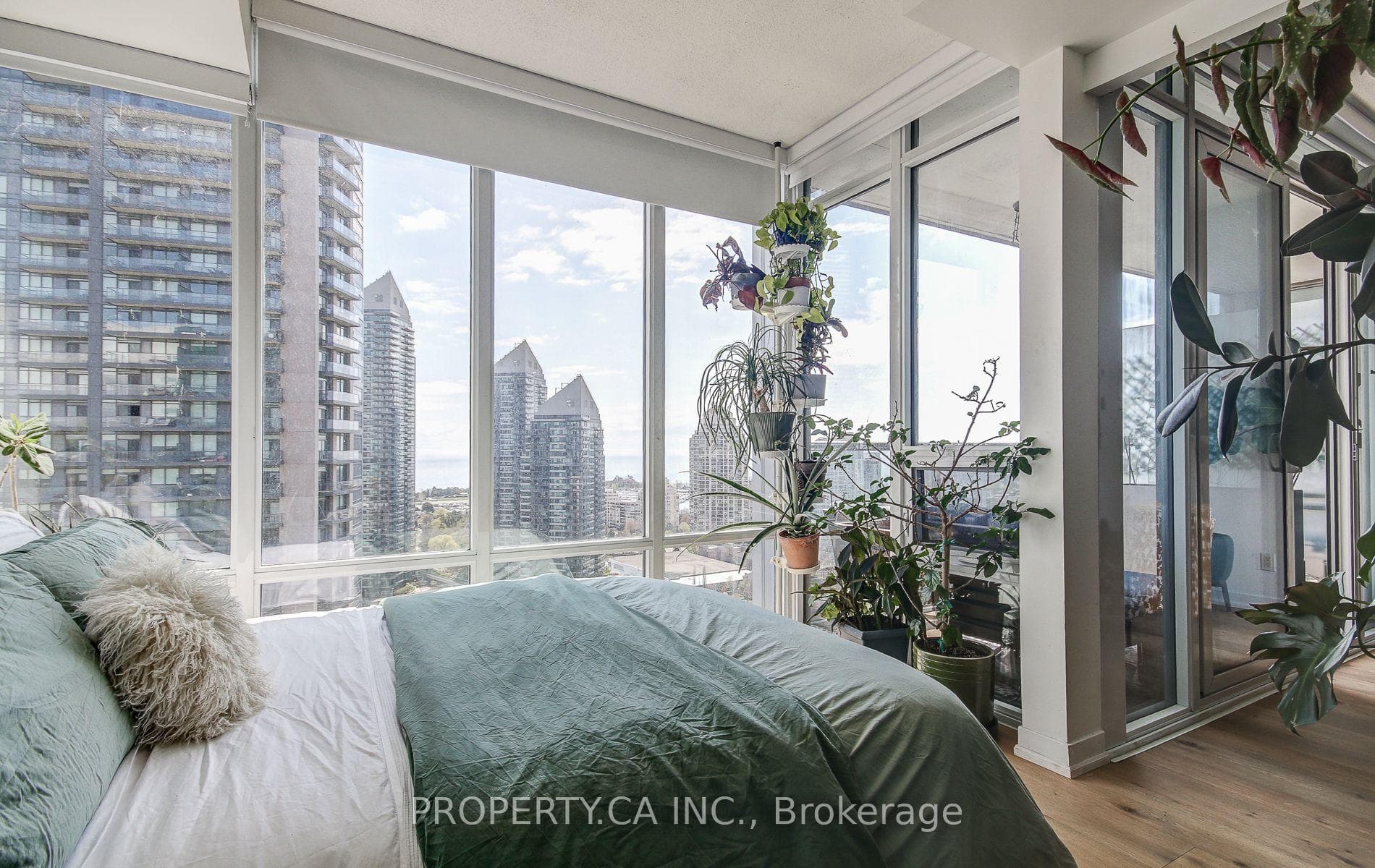 88 Park Lawn Road Unit 2607 photo 3