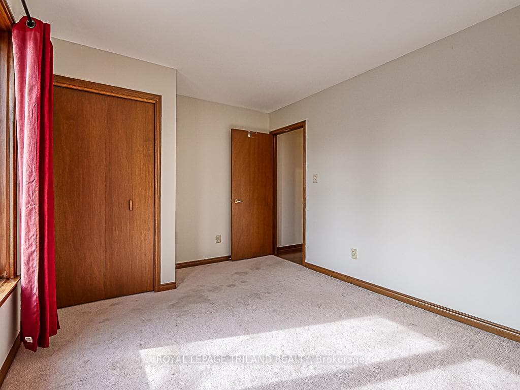 421 Wellington Street photo 27
