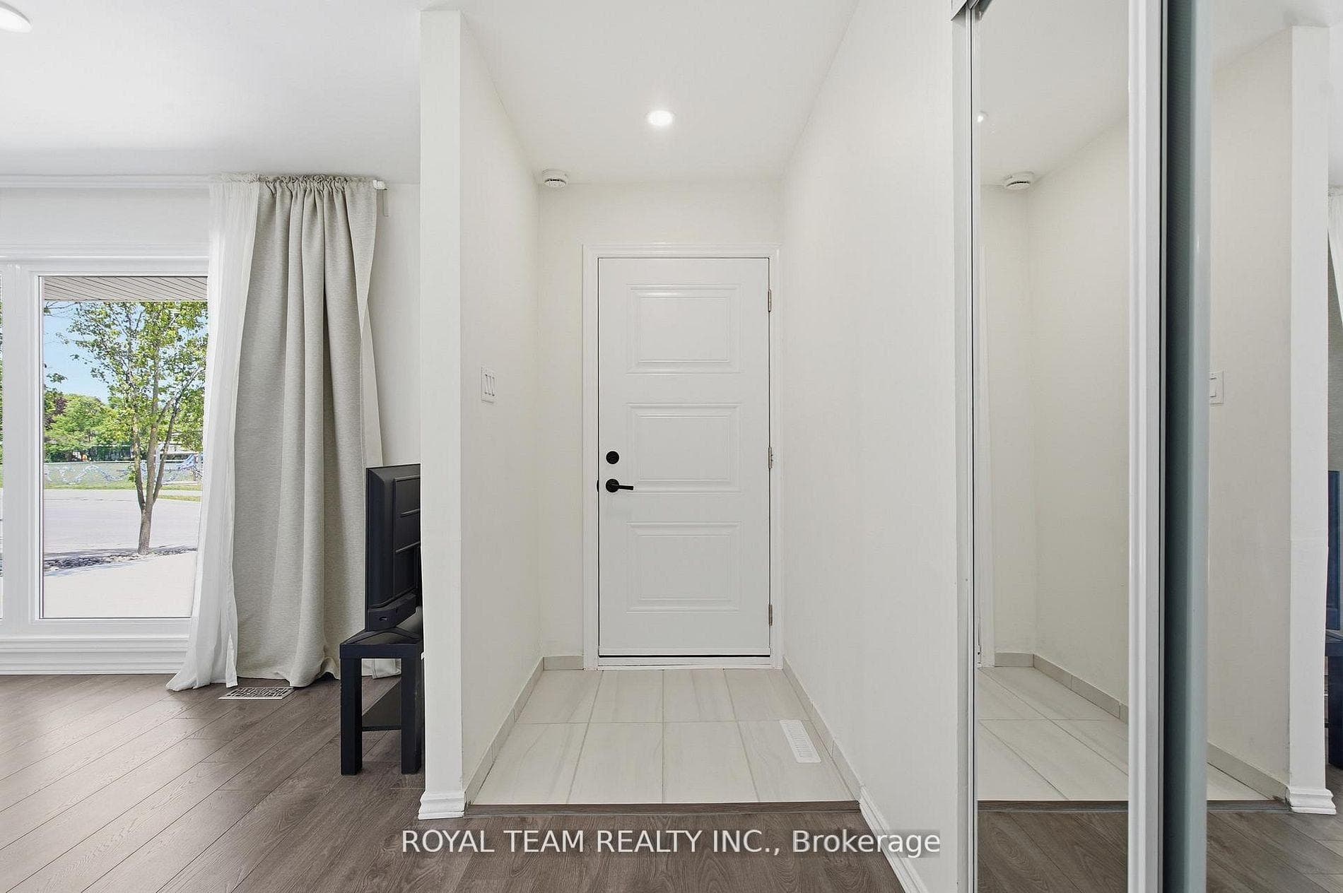 653 Steeplechase Drive photo 9