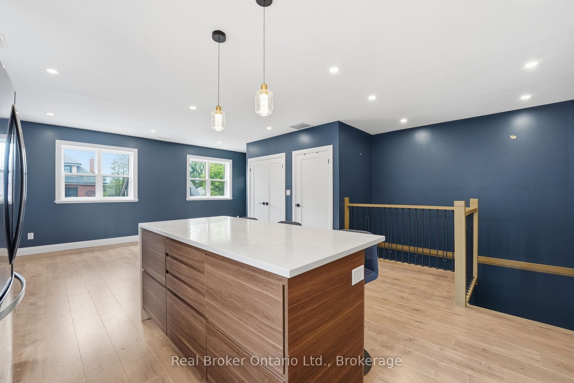 58 ROSSLYN Avenue Unit Unit 2 photo 11
