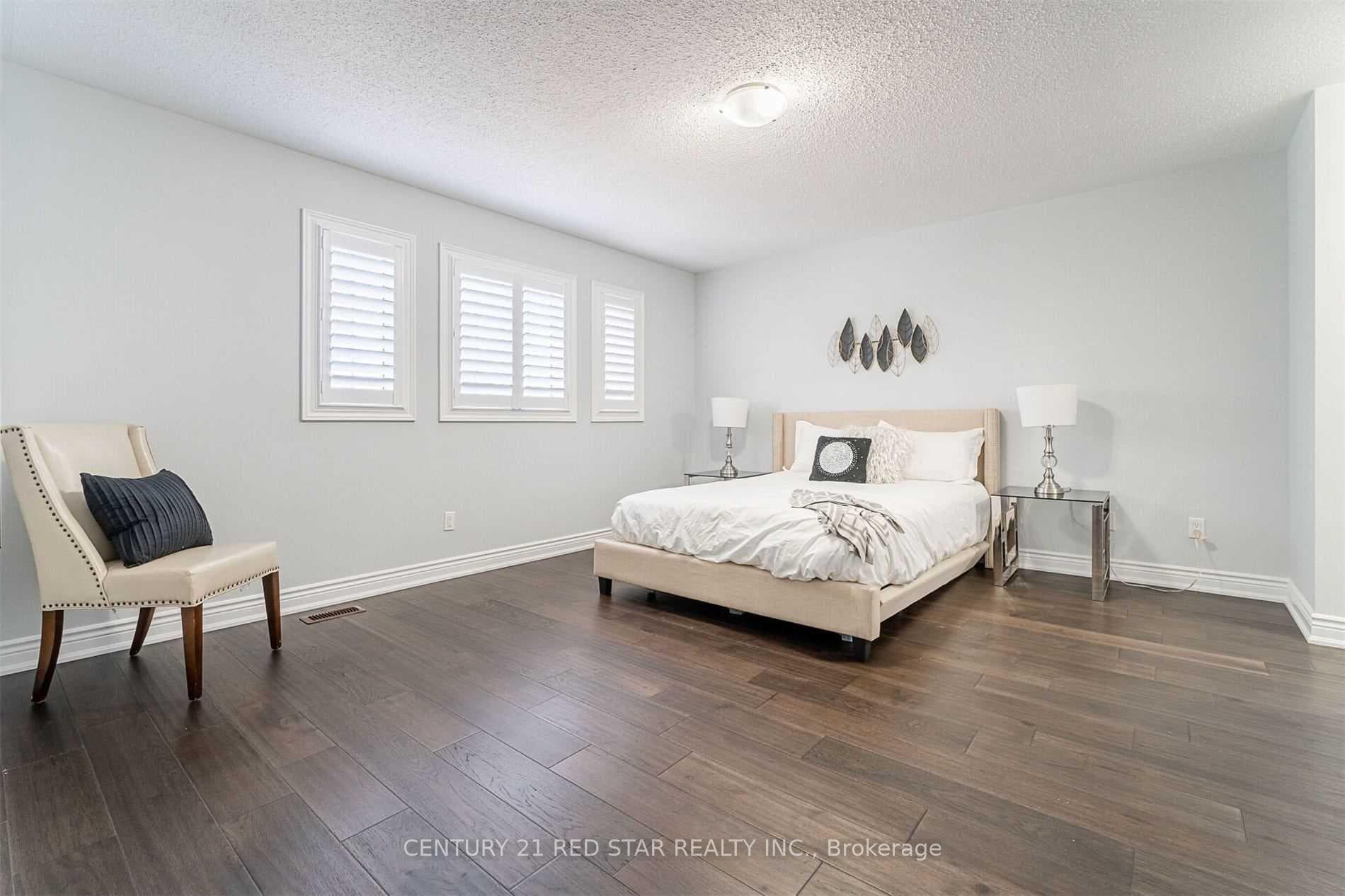 32 Gold Park Place photo 13