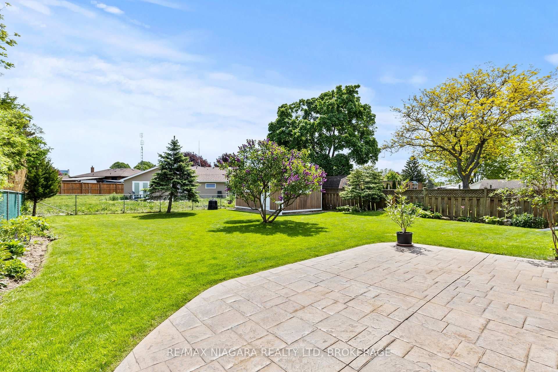 6628 Argyll Crescent photo 38