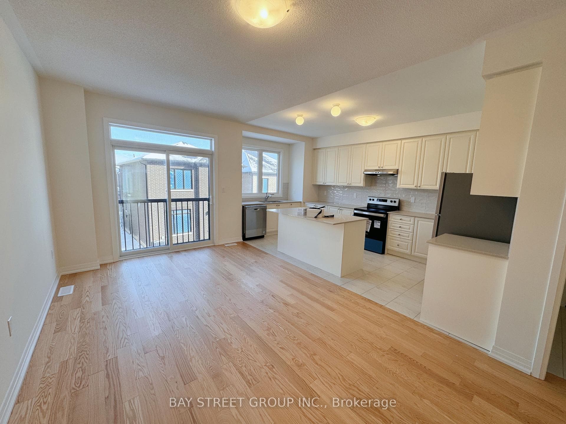 2929 NAKINA Street photo 2