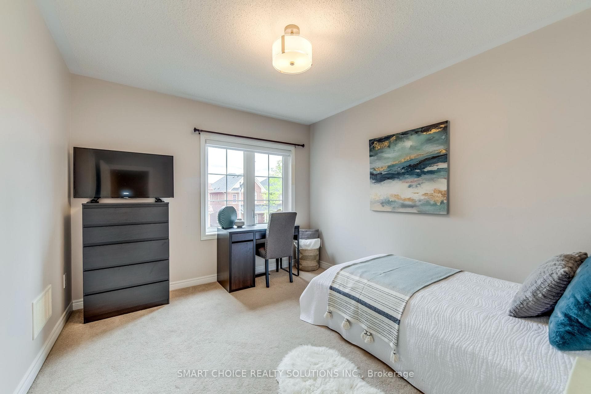 345 Giddings Crescent photo 21