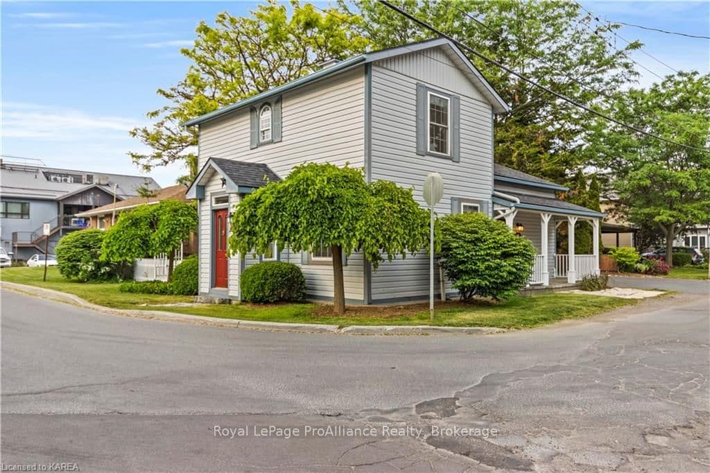 93 MOWAT Avenue photo 1