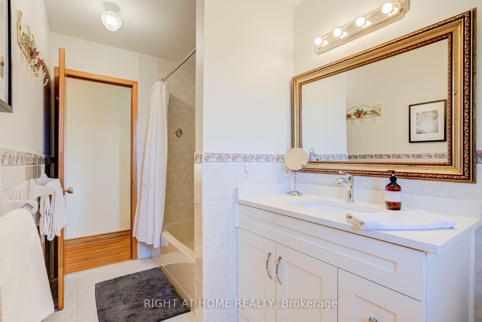 24 Joseph Street photo 16