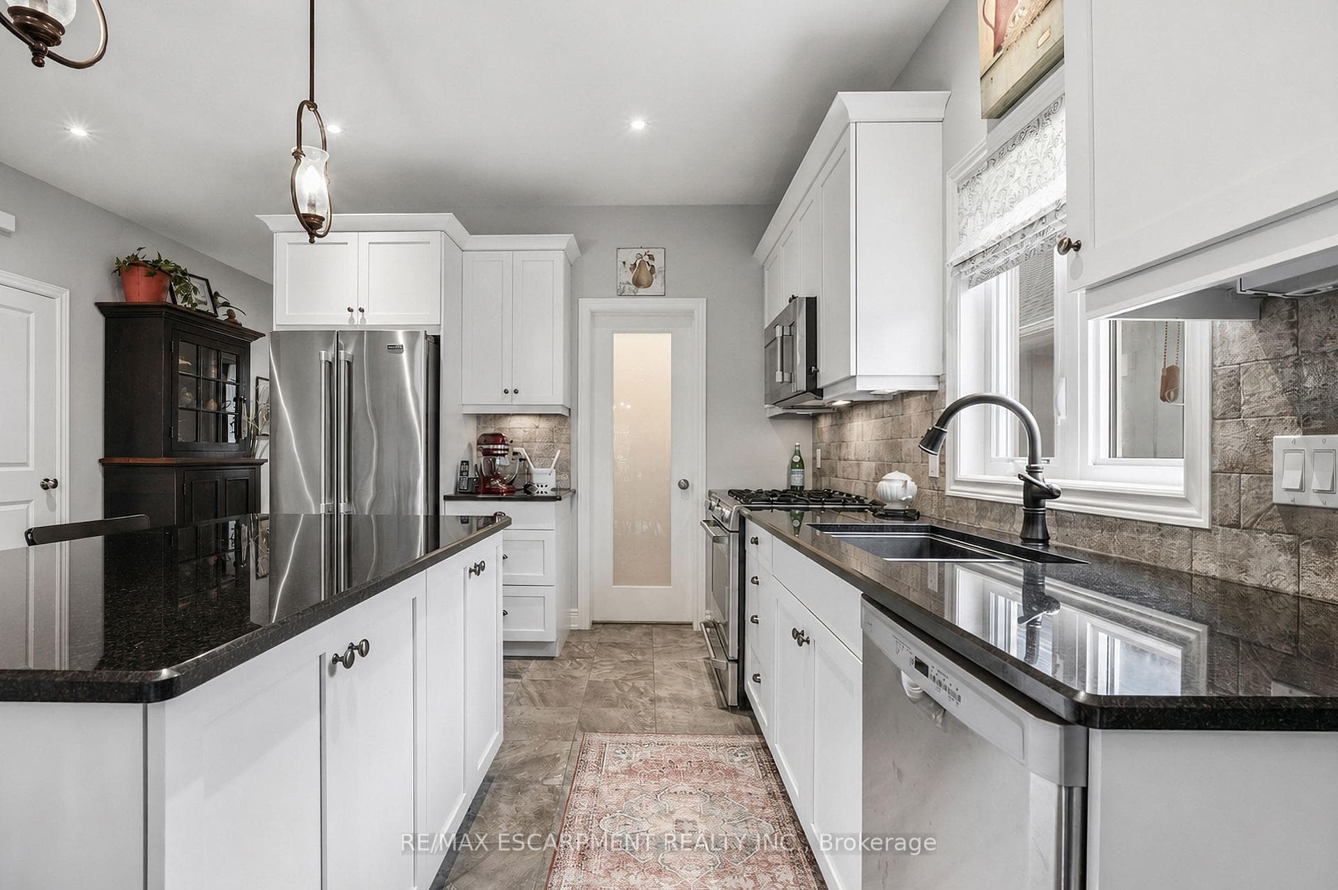 33 Pierpoint Drive photo 11