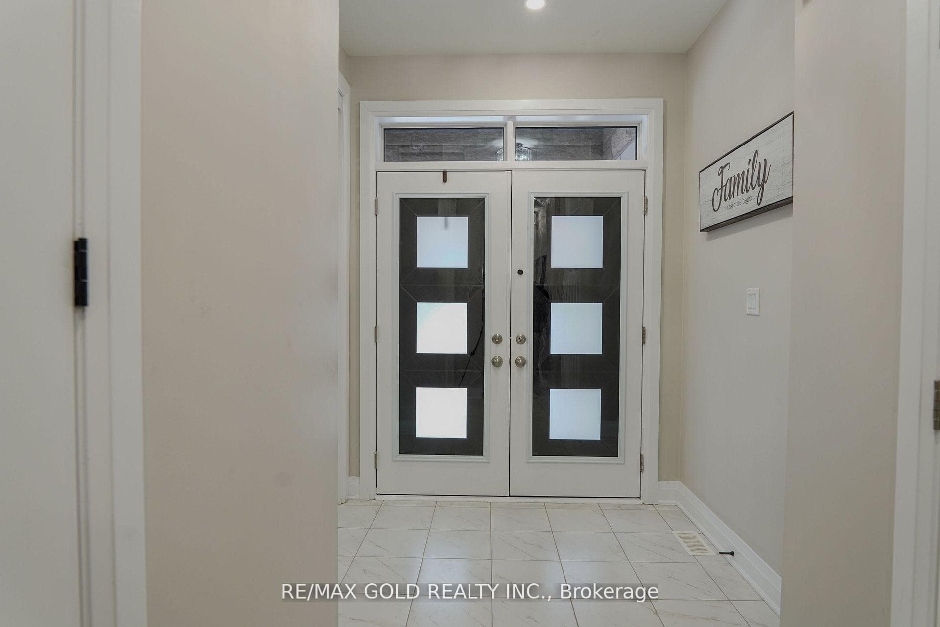 114 Eberly Woods Drive photo 4