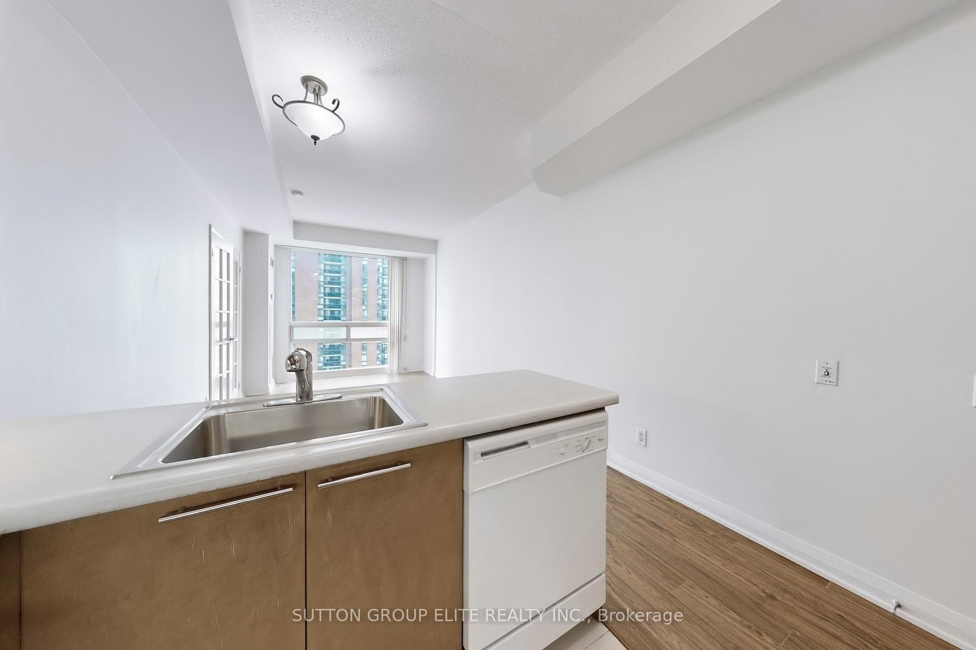1121 Bay Street Unit 1102 photo 5