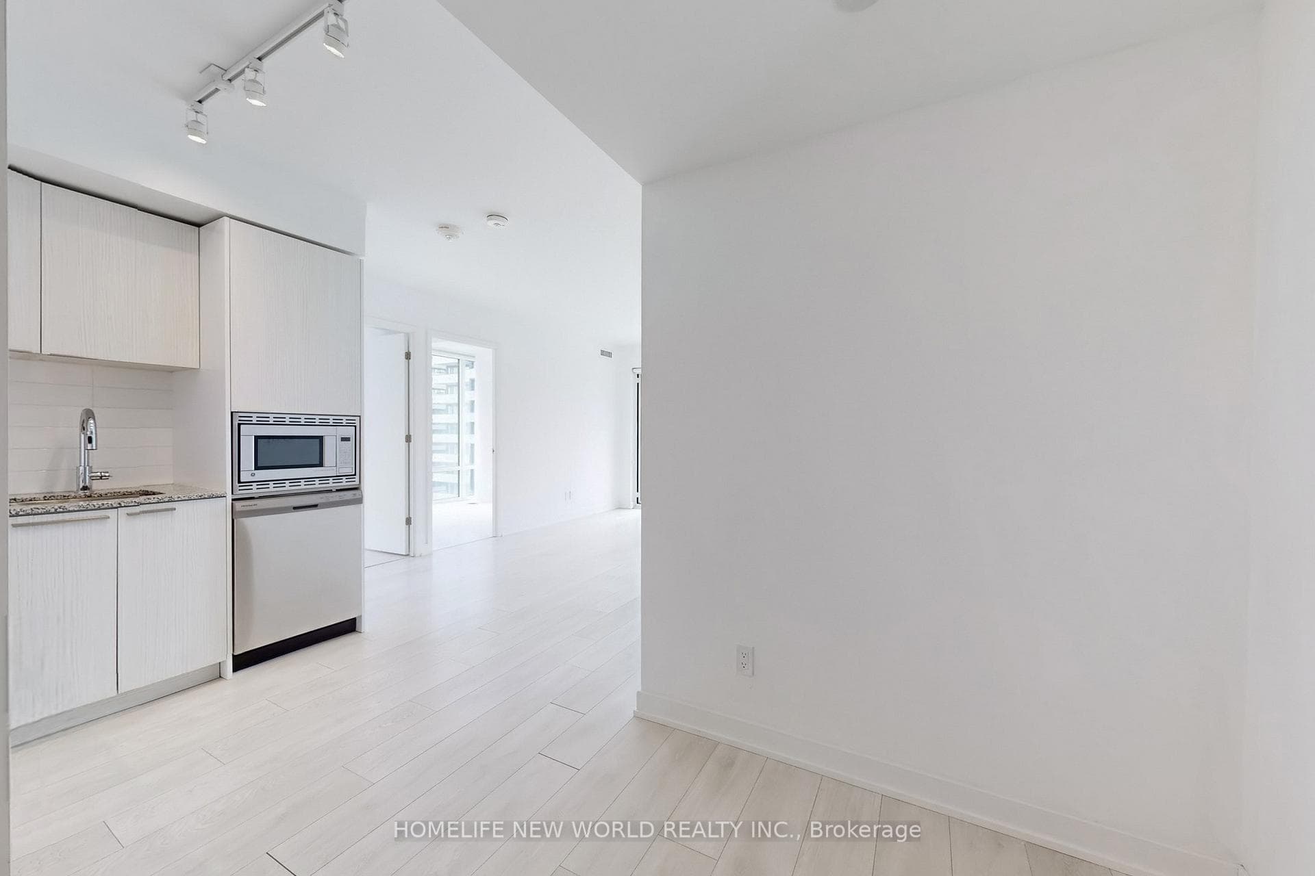 501 Yonge Street Unit 912 photo 14