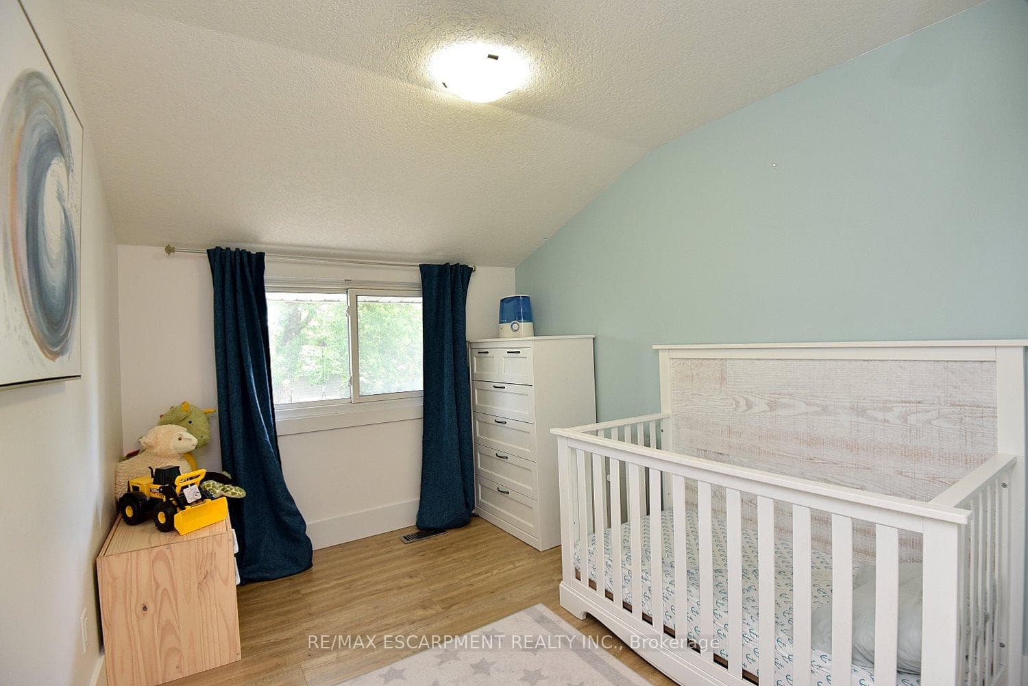 1091 Upper Wellington Street photo 20