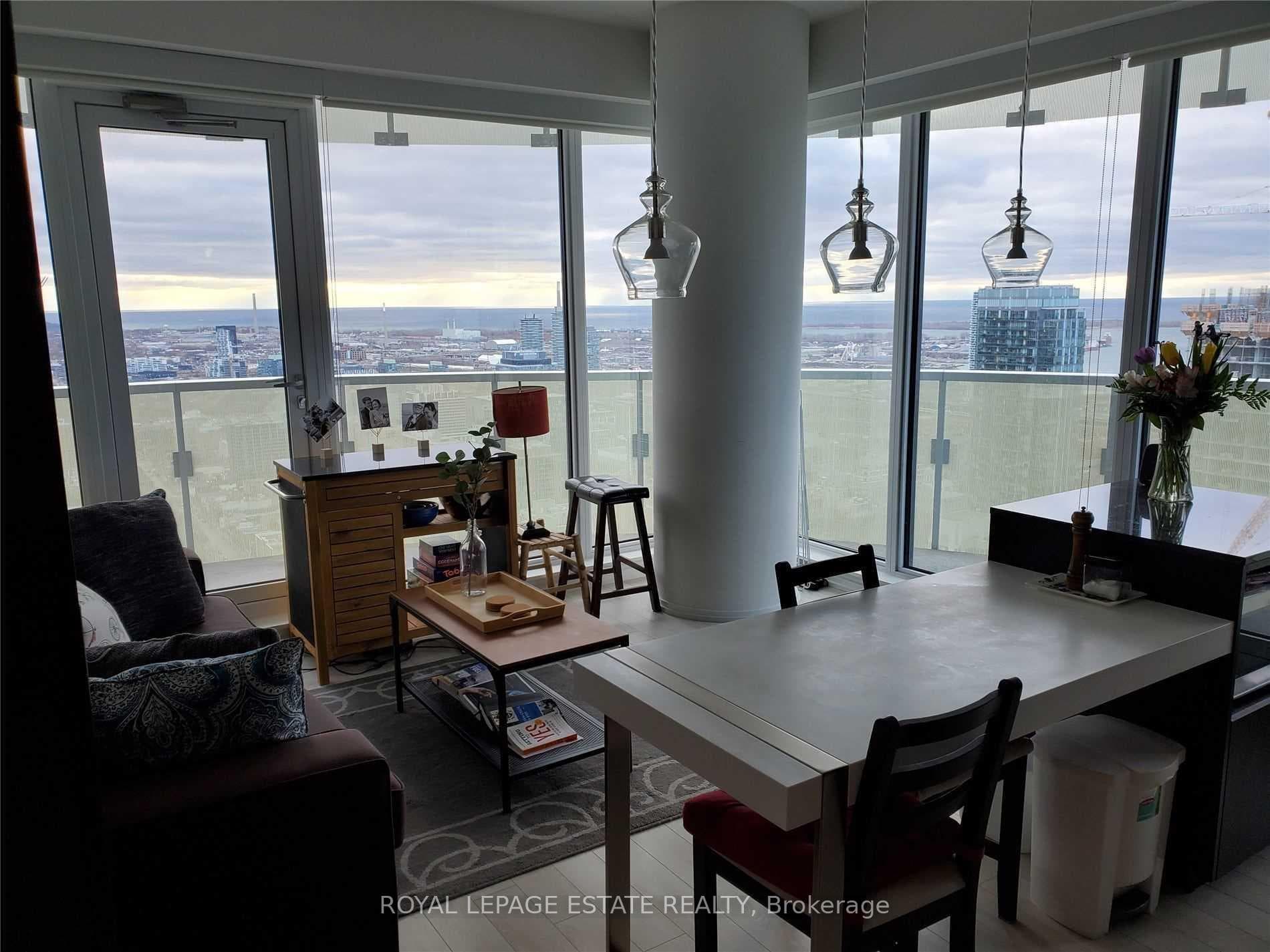 197 Yonge Street Unit 4105 photo 8