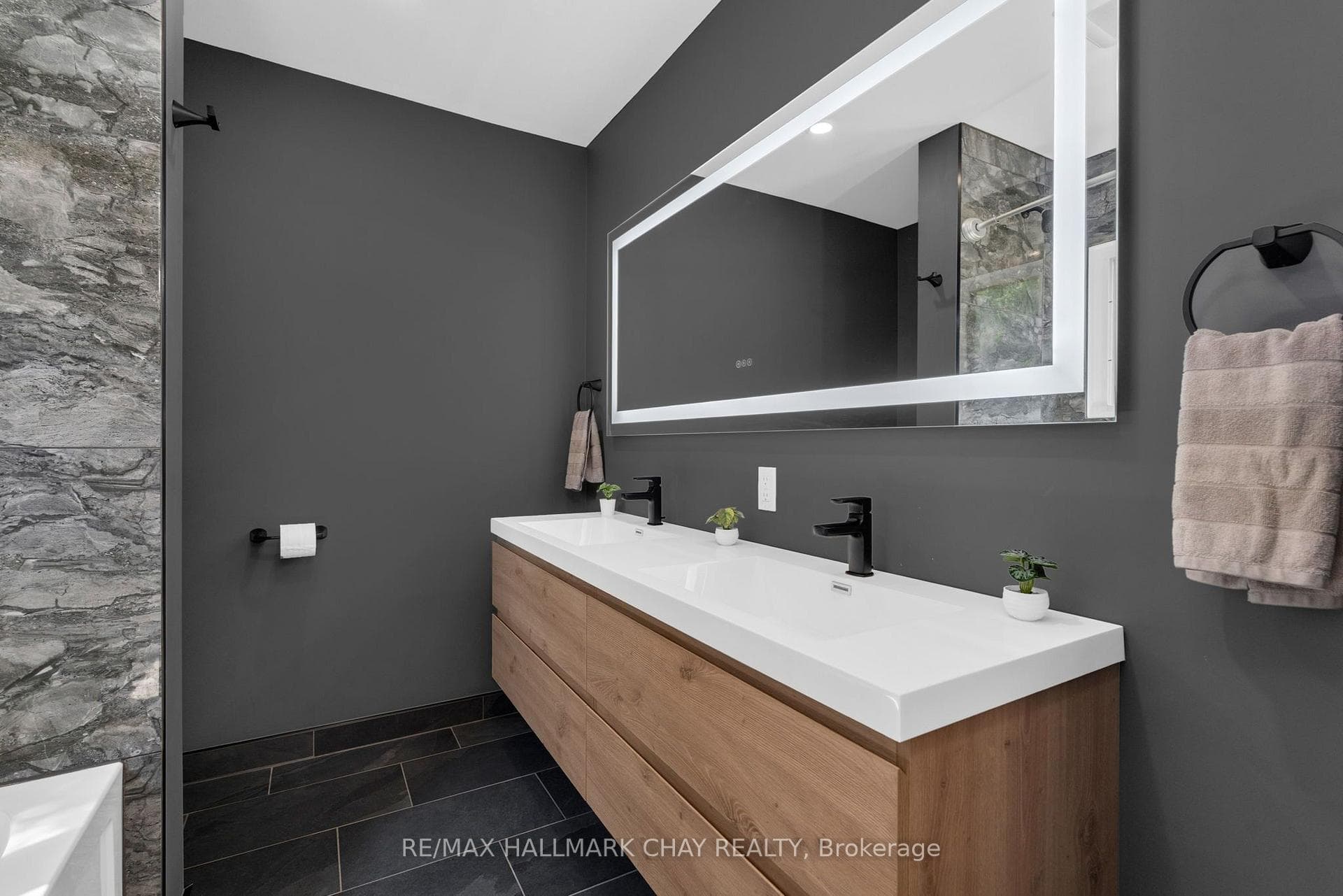 780 Marshall Road, Tiny
