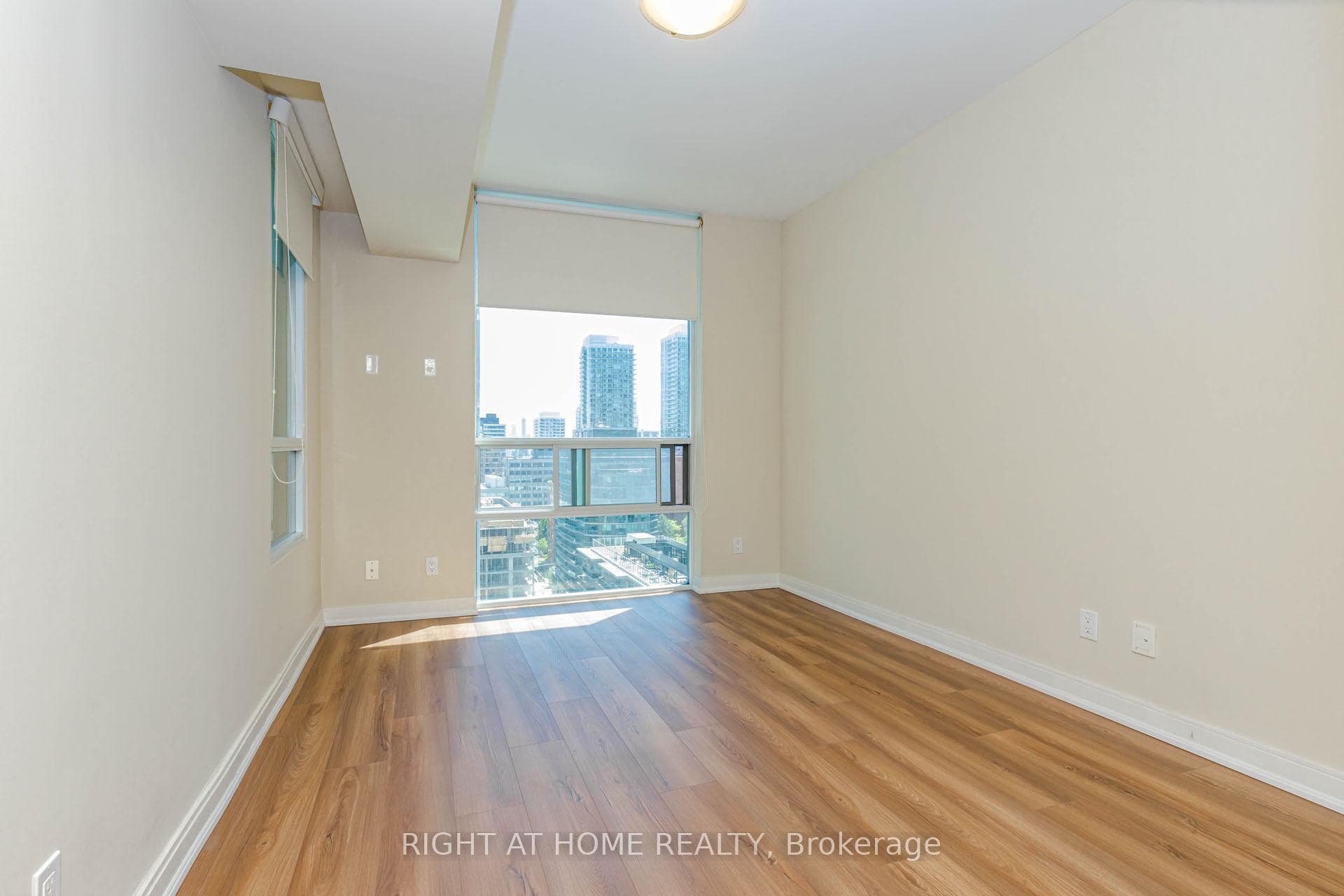 living room-new laminate-to balcony