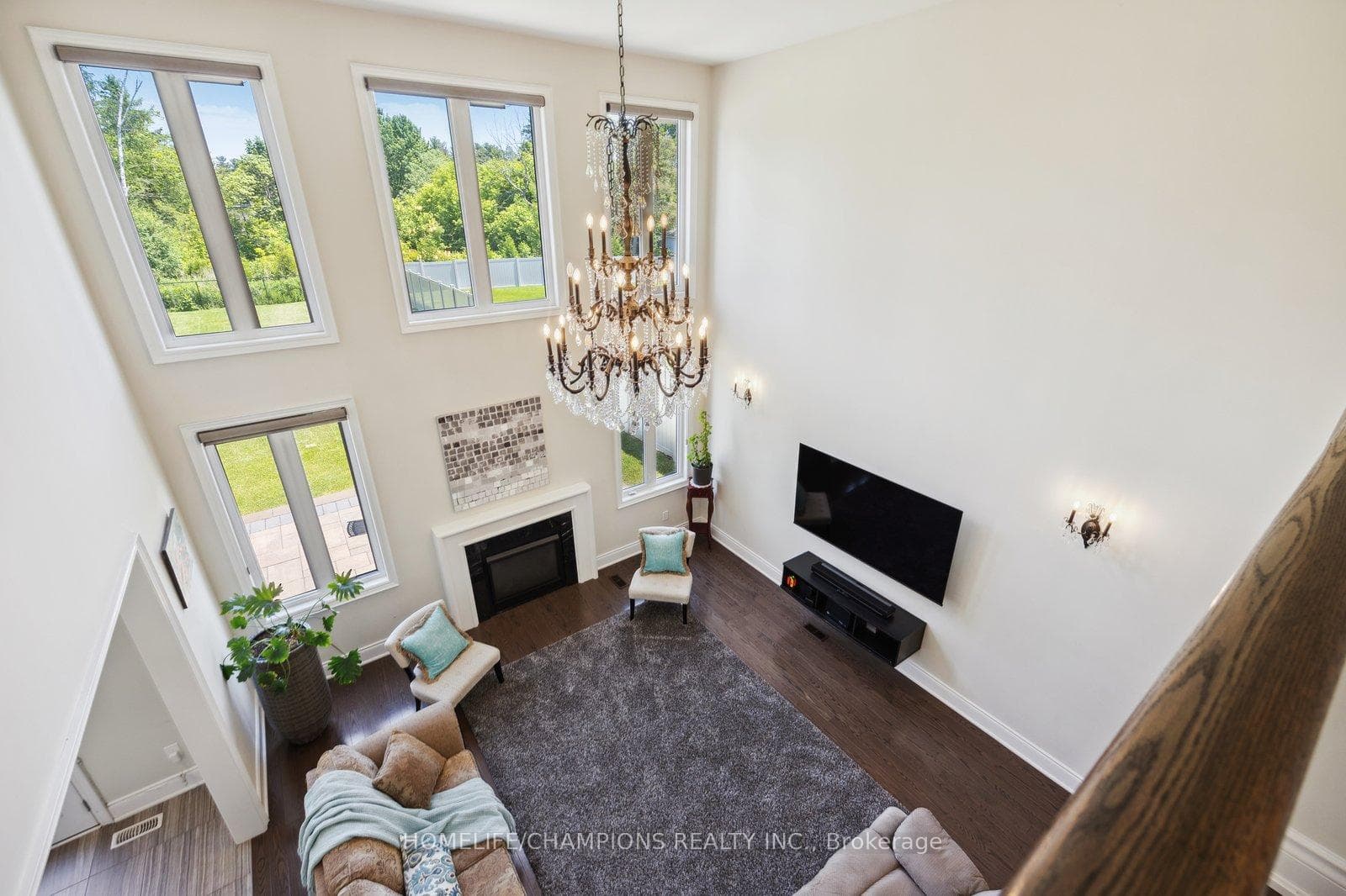 1610 Sandhurst Crescent photo 17