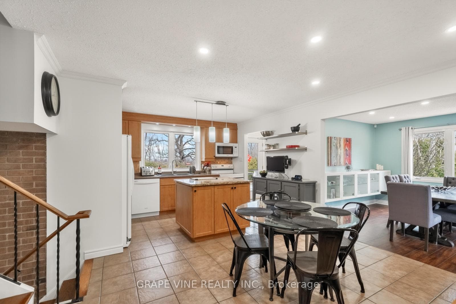 83 Nanook Crescent photo 13