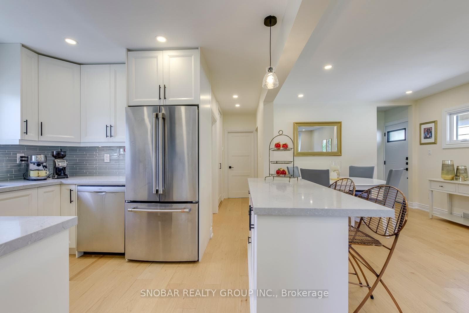 2257 Lawrence Avenue photo 4
