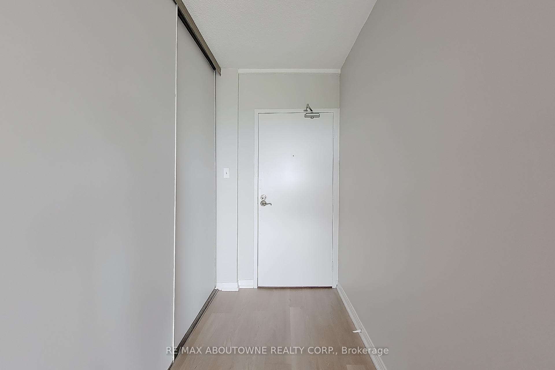 1359 White Oaks Boulevard Unit 1207 photo 4