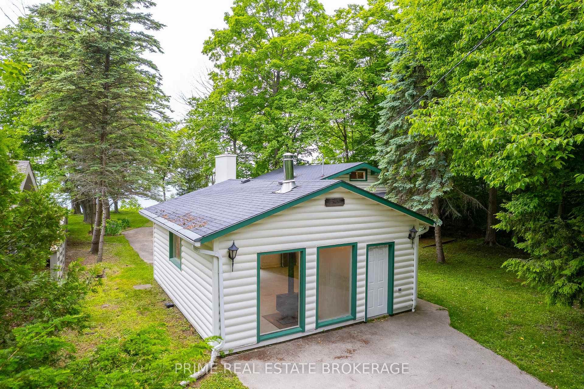 385 sf insulated bunkie w/ hydro & lakeviews