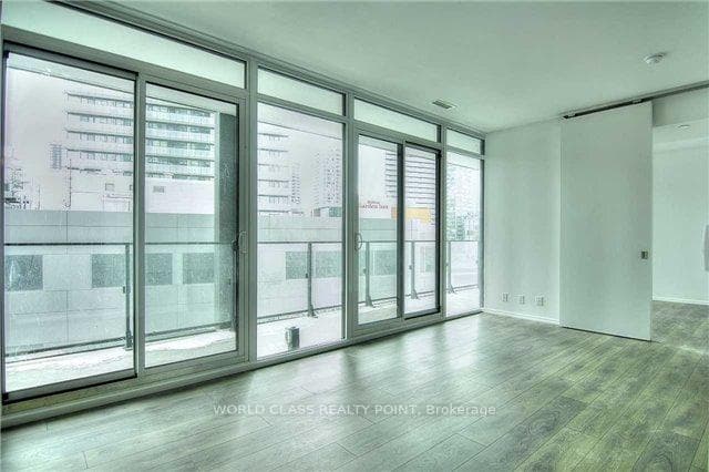 125 Peter Street Unit 913 photo 2