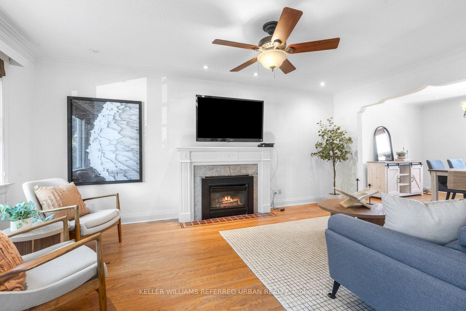 327 Bessborough Drive photo 20