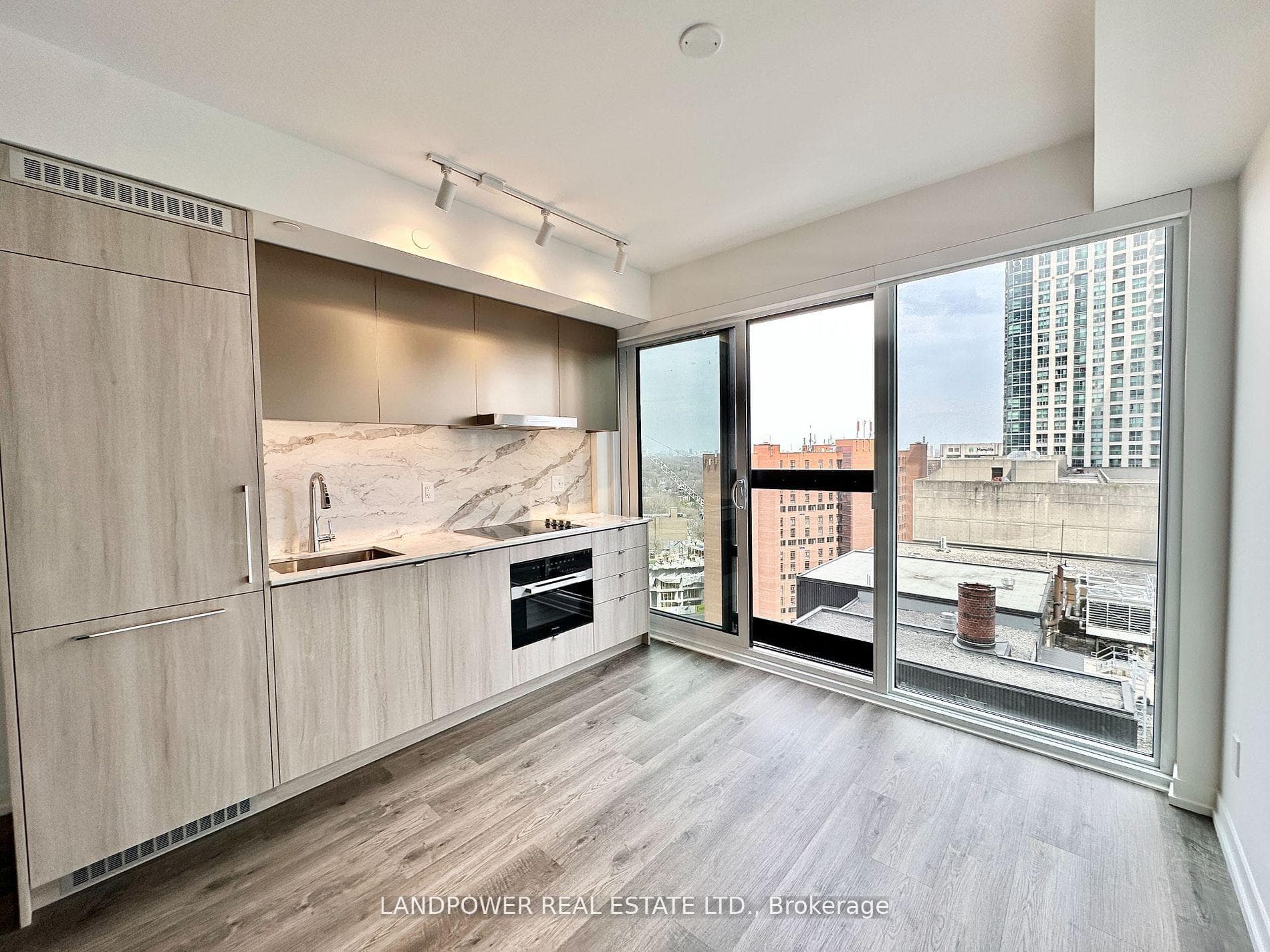 771 YONGE Street Unit 1811 photo 2