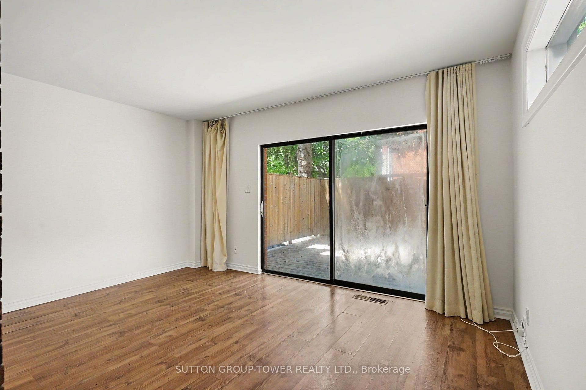 118 Castlefield Avenue photo 10