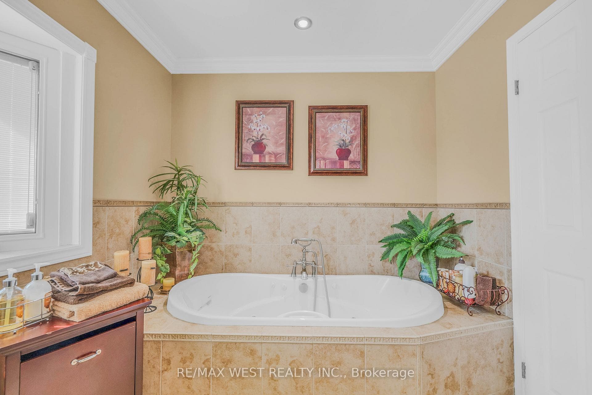 Soaker Tub With Jacuzzi Jets