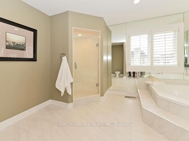 389 Douglas Avenue photo 14