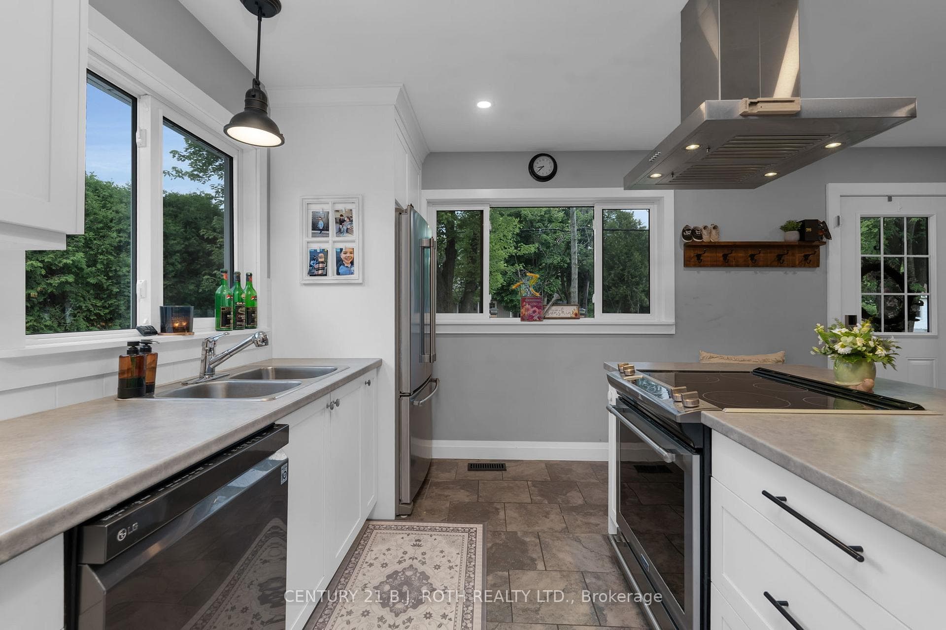 2091 Victoria Street photo 7