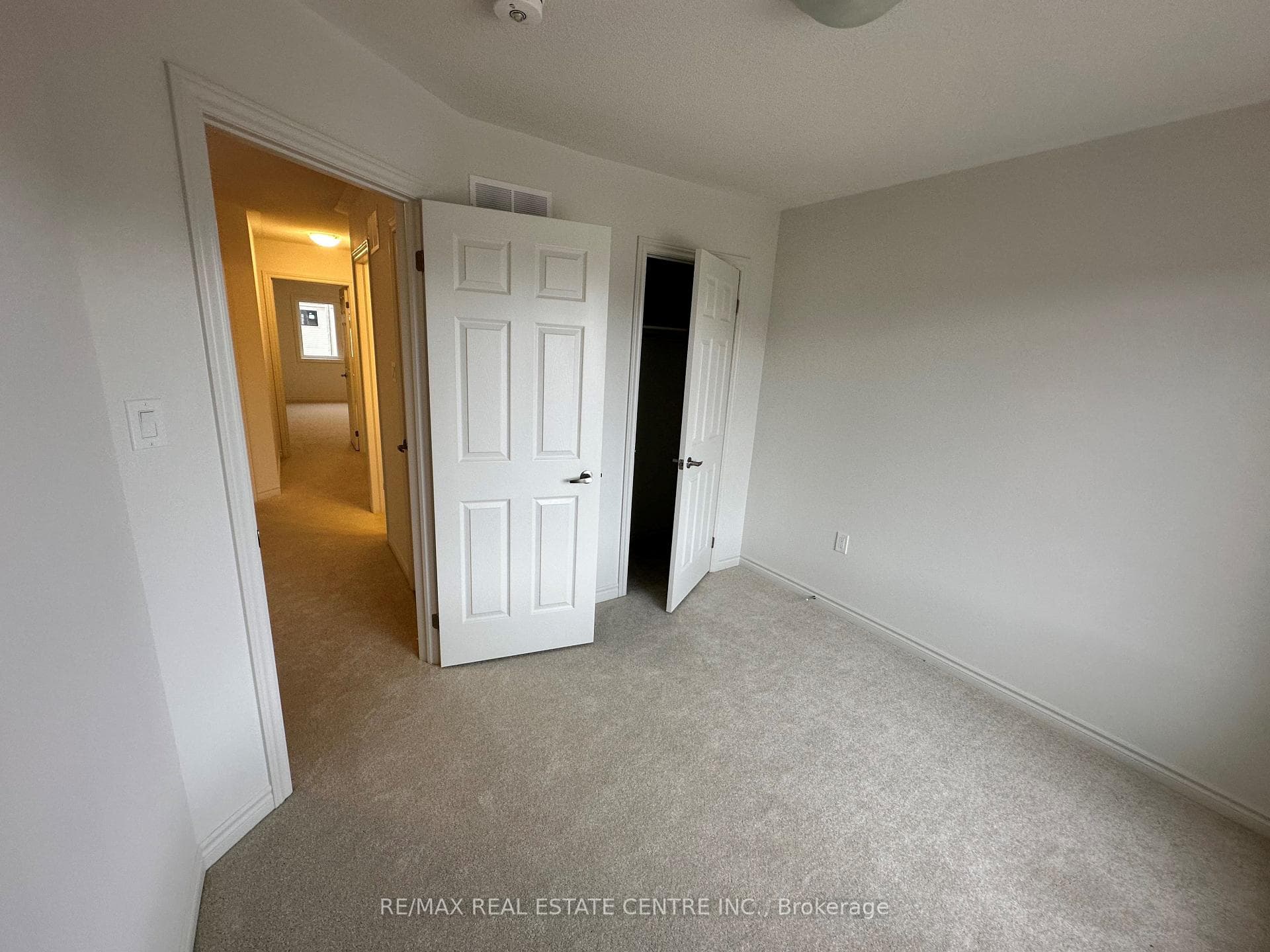 220 Elliot Avenue photo 11