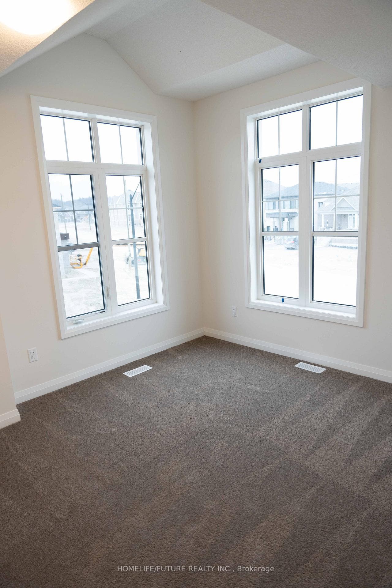 77 Federica Crescent photo 17