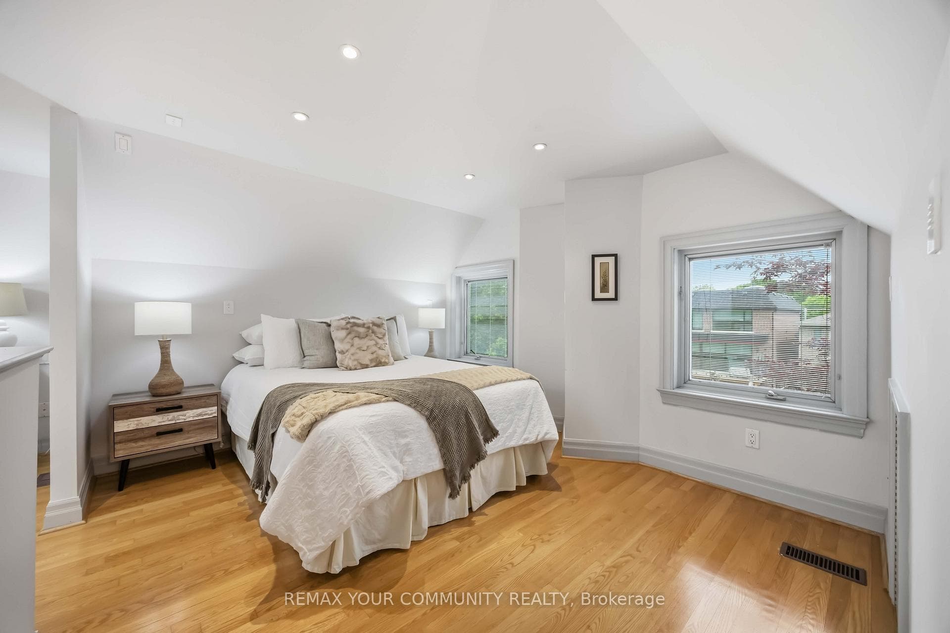 44 Castlefield Avenue photo 13