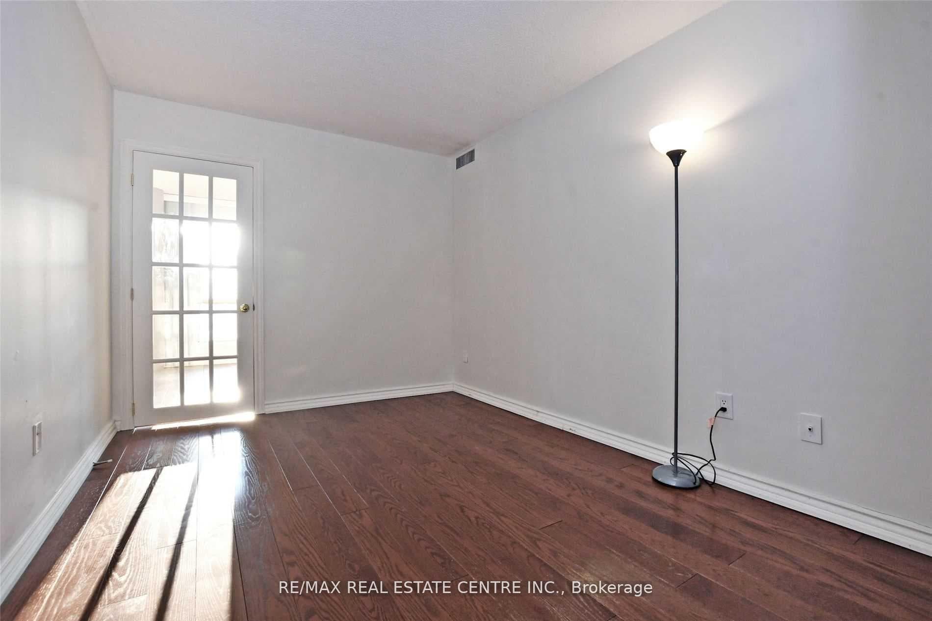30 Harding Boulevard Unit 205 photo 21