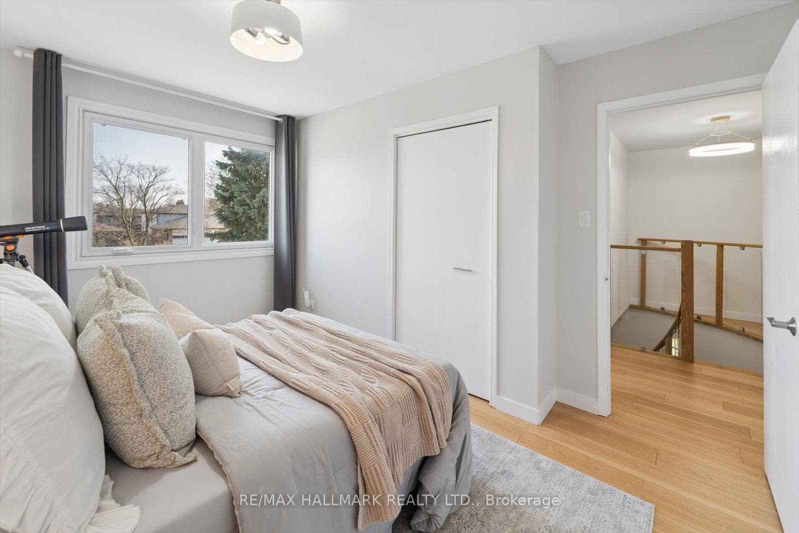 1156 Gloucester Square photo 28