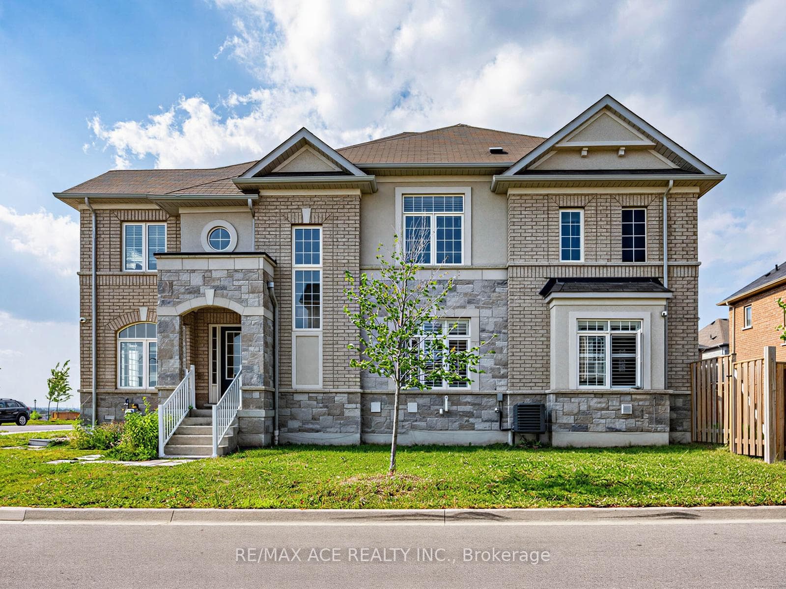 35 Turnerbury Avenue photo 1