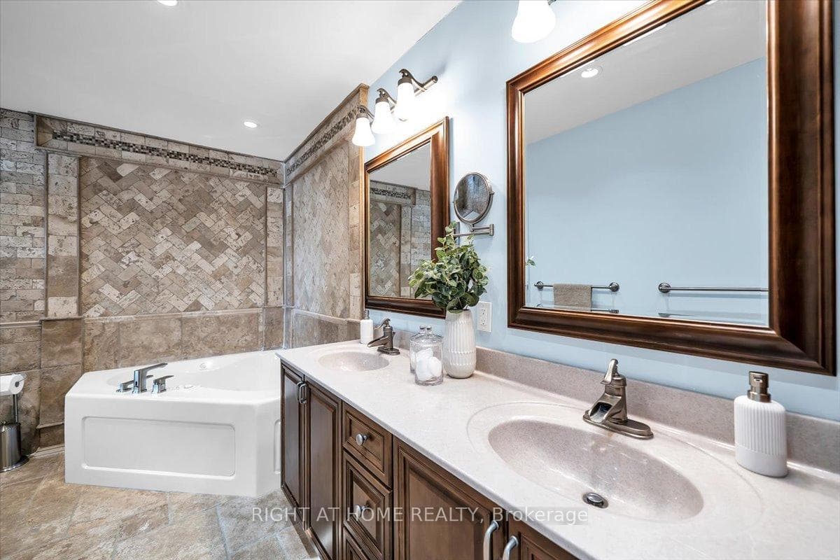 33 Willcocks Crescent photo 31