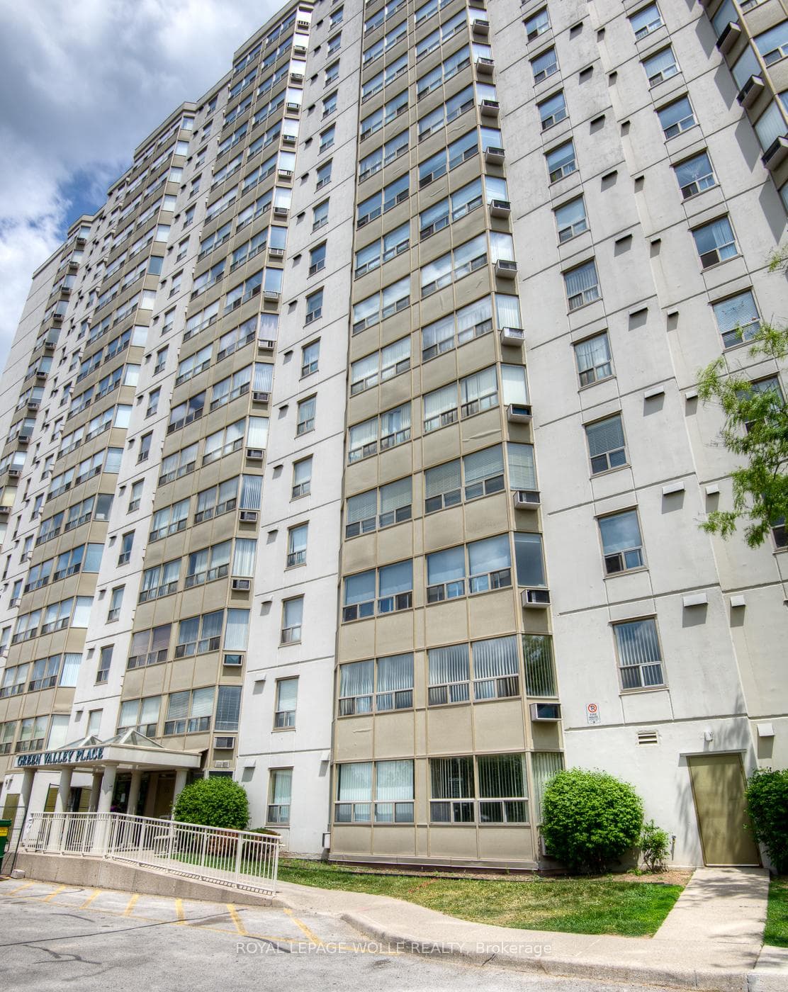 35 Green Valley Drive Unit 710 photo 4