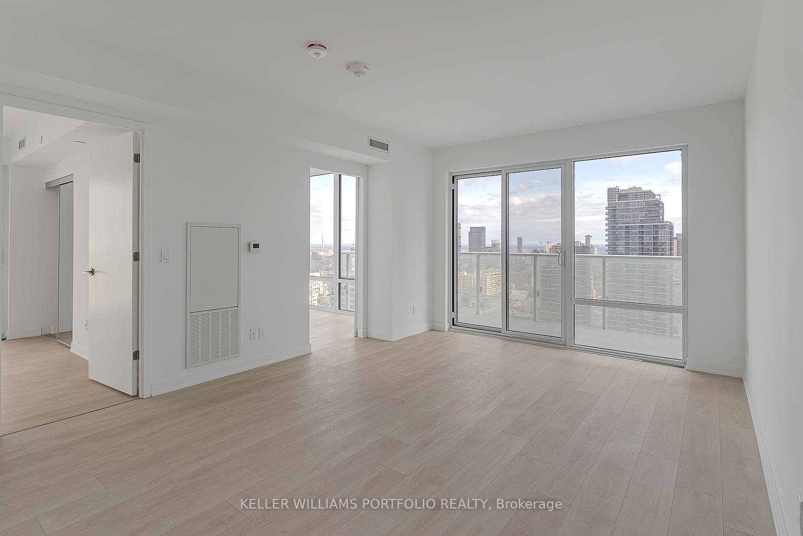 501 Yonge Street Unit 3009 photo 8