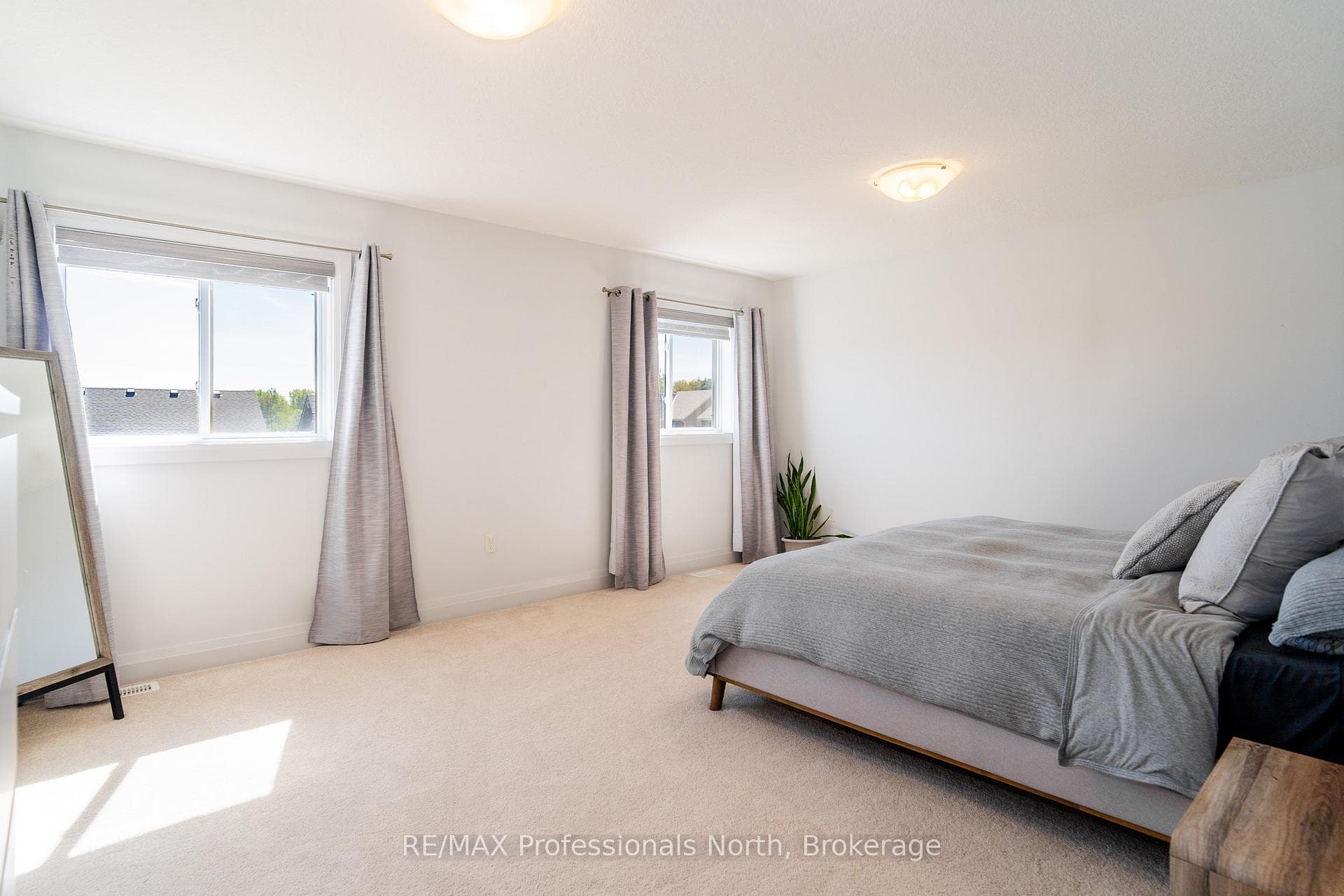 35 Woodstream Drive photo 17