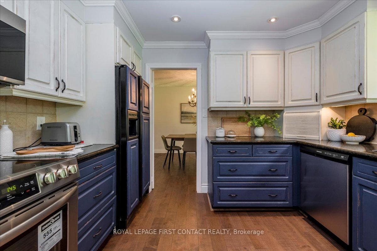 11 Forestwood Lane photo 8
