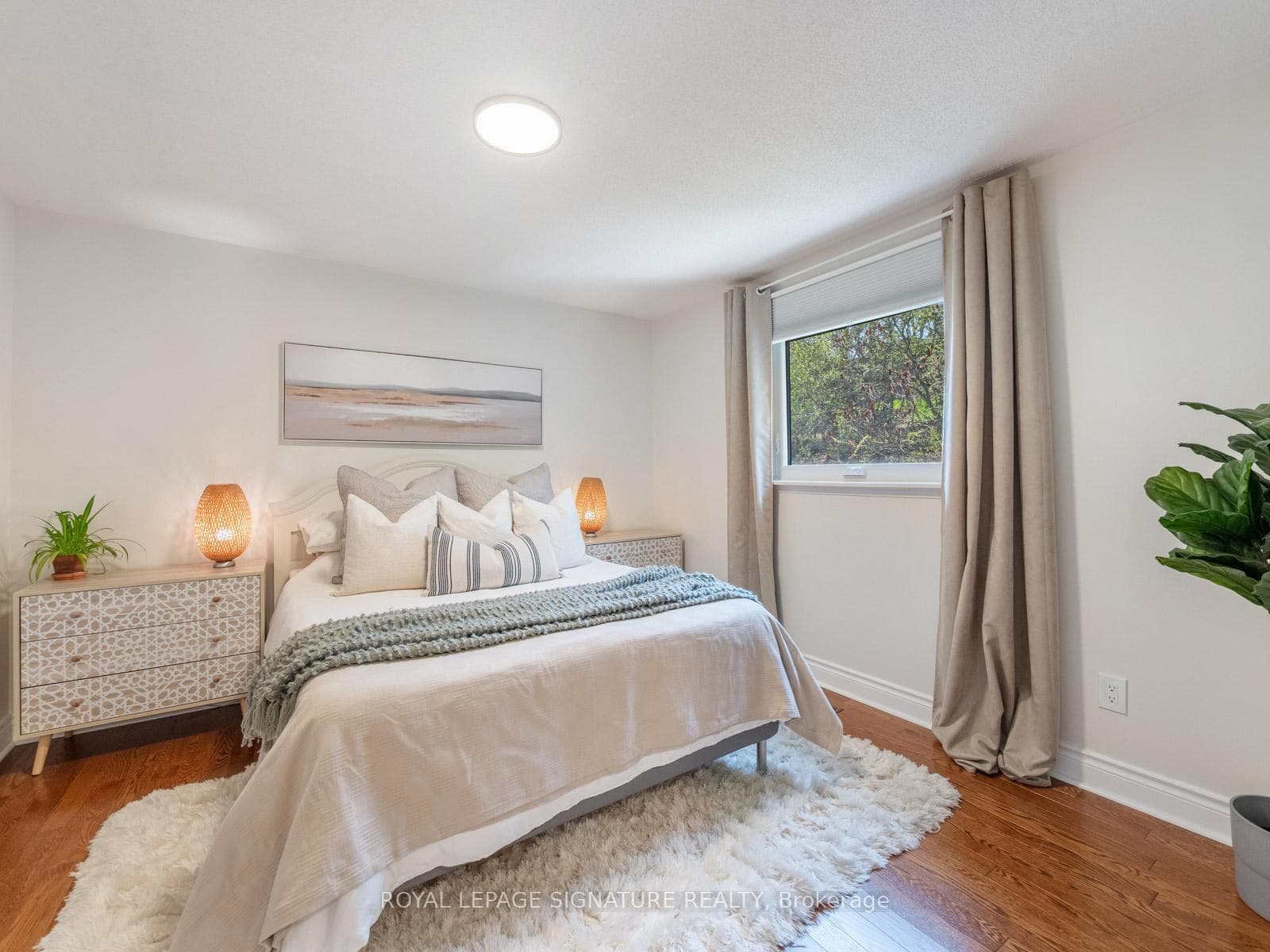 53 Blueking Crescent photo 34