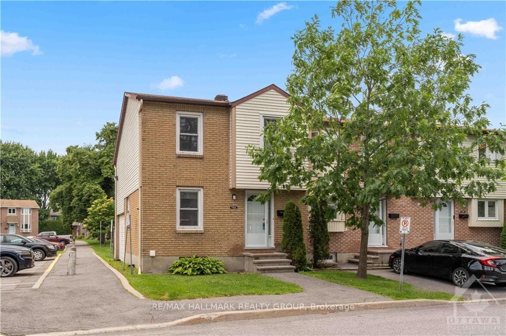 1742 LAMOUREUX Drive Unit A photo 1