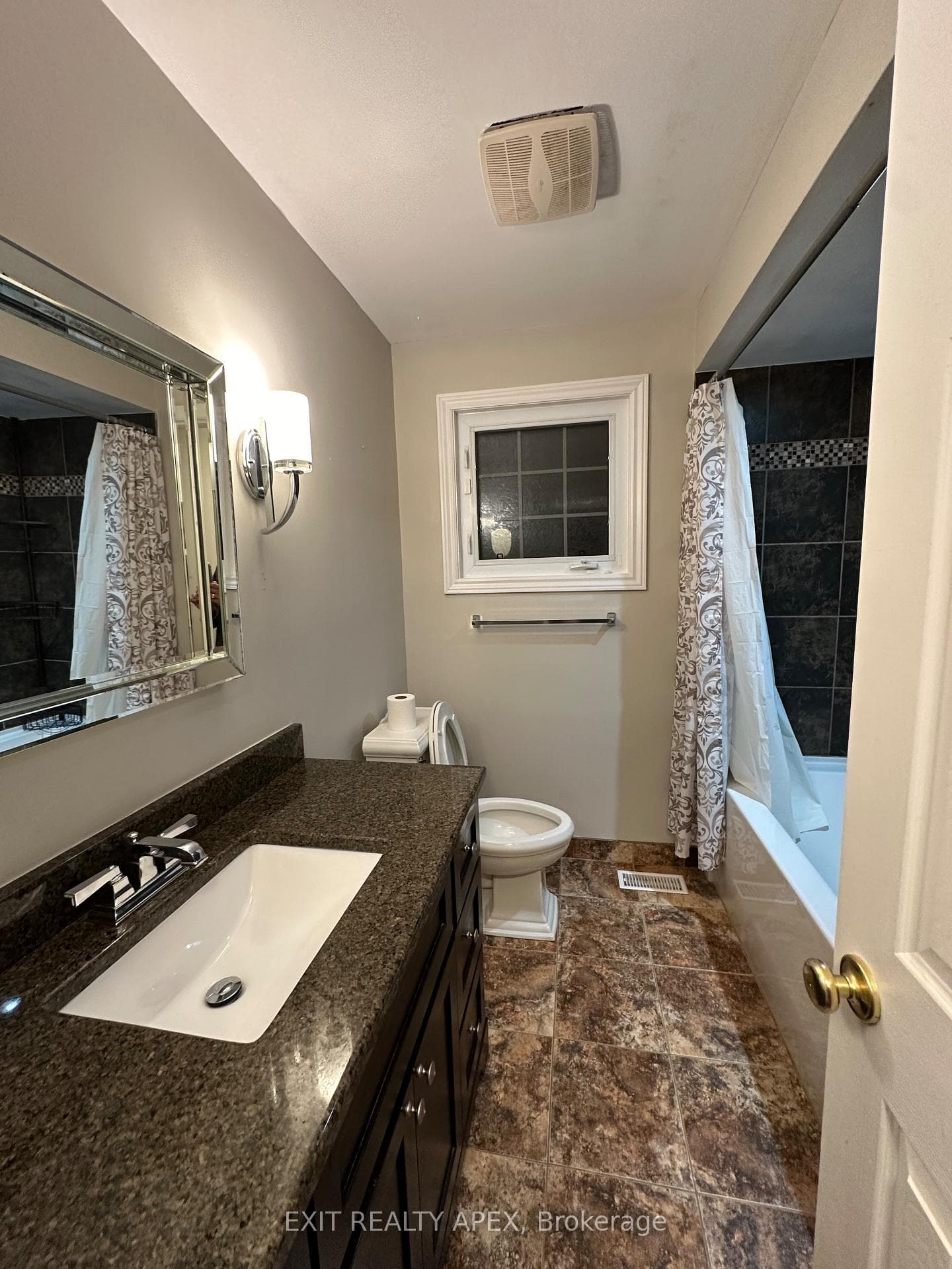 30 Churchill Avenue photo 21