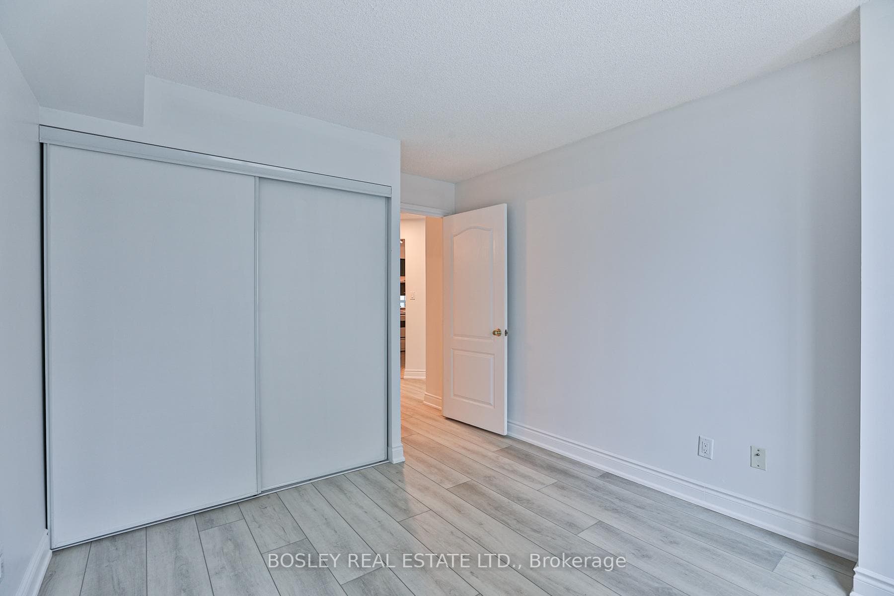 2111 Lake Shore Boulevard Unit 602 photo 20