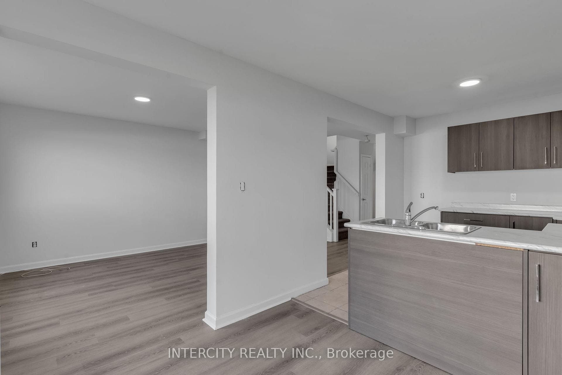 265 Conacher Drive photo 6
