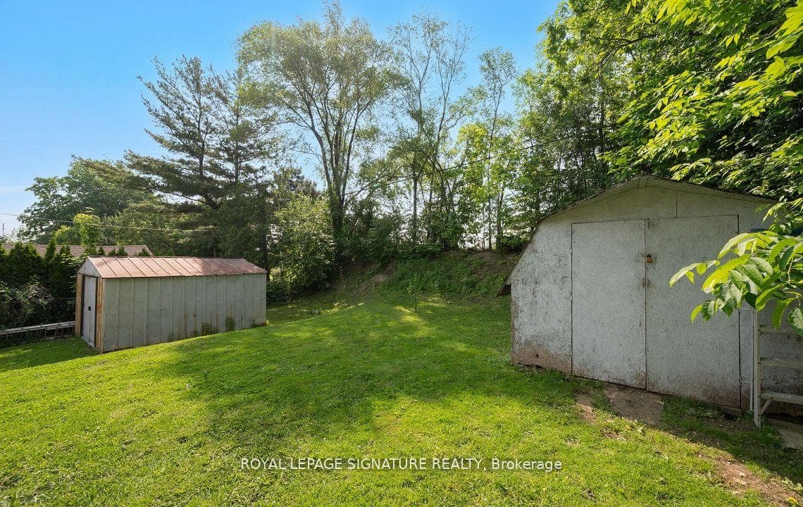 129 Allenby Avenue photo 37