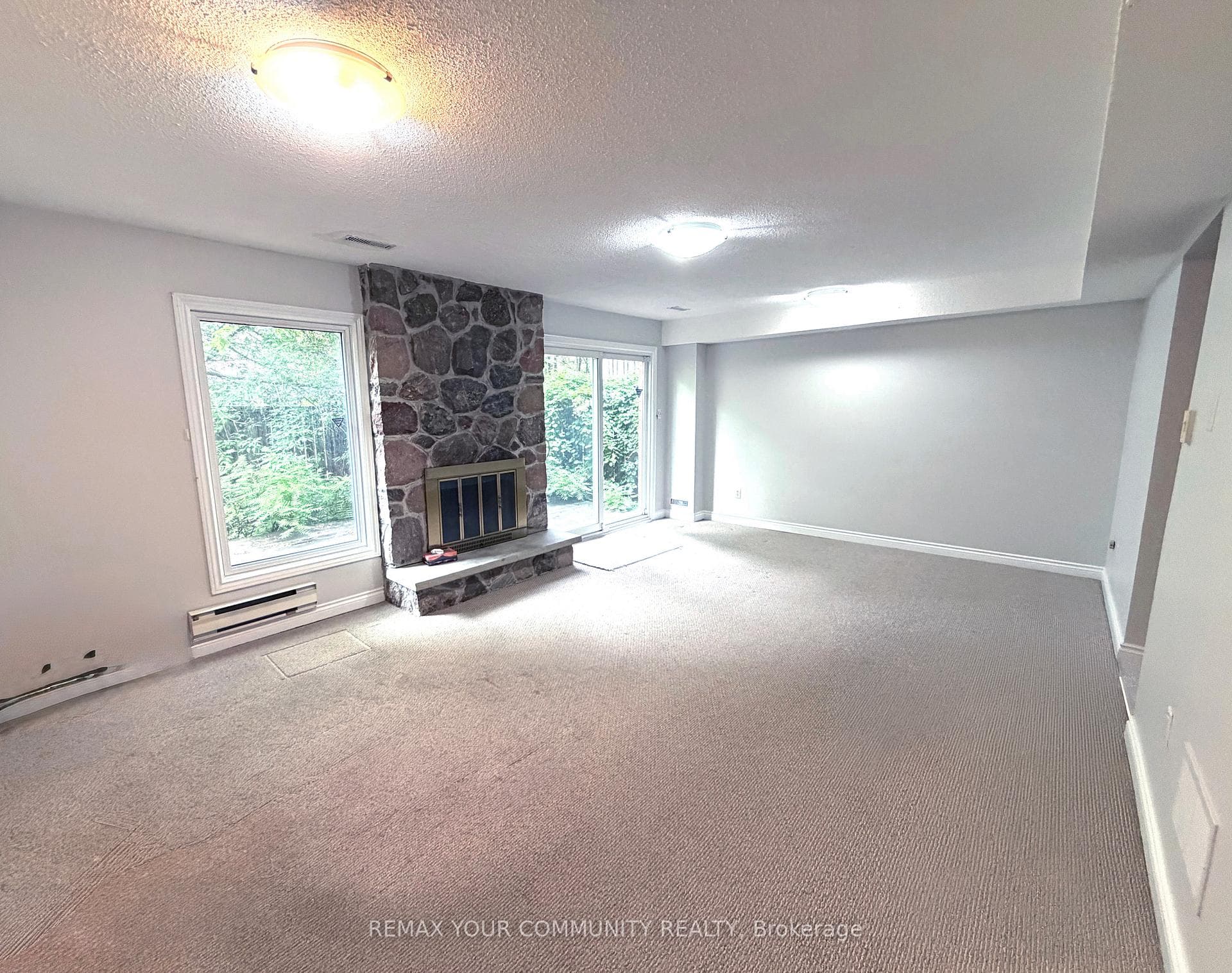 133 Stillwater Crescent photo 2