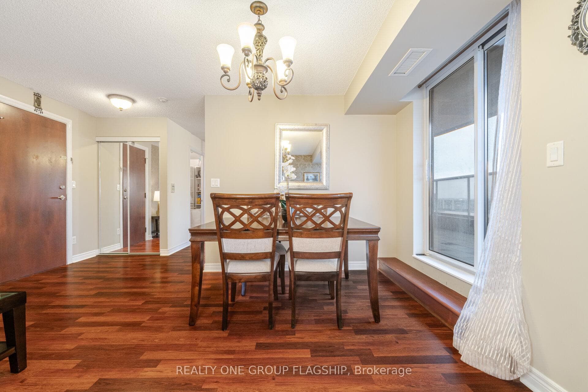 310 Burnhamthorpe Road Unit 3006 photo 9
